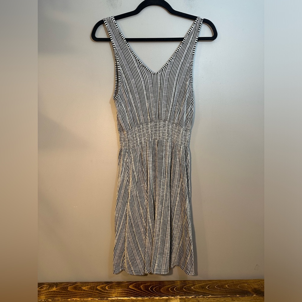 Caution to the Wind Striped Swing Dress With Button Detail and Stretch (M) - Picture 4 of 8